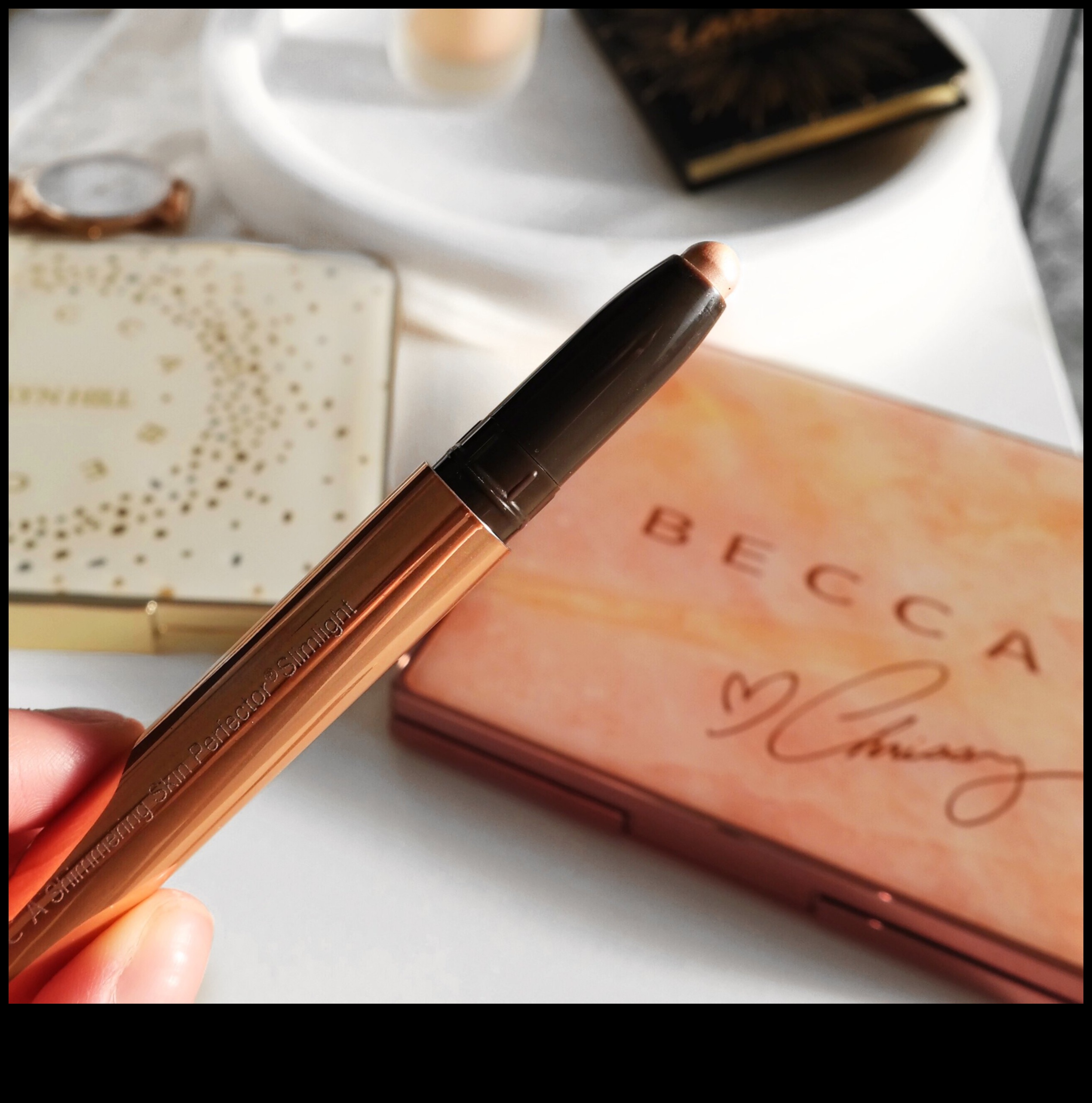 Highlighters που εξοικονομούν χρόνο 5 εύκολα βήματα για μια φυσική λάμψη 3 Highlighters που εξοικονομούν χρόνο: Συμβουλές γρήγορων εφαρμογών για εύκολη λάμψη