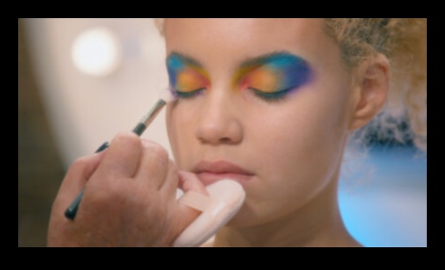 Glow Up Ένας πολυτελής Glam οδηγός μακιγιάζ για να μεταμορφώσει το βλέμμα σας 5 Glow Up: Μεταμορφώνοντας την Εμφάνισή σας με Πολυτελές Glam Μακιγιάζ