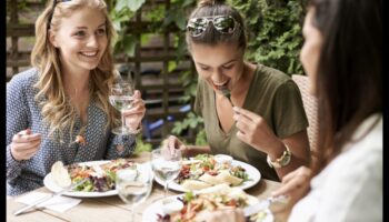 Δίαιτες χαμηλών υδατανθράκων και κοινωνικές καταστάσεις: πλοήγηση προκλήσεις