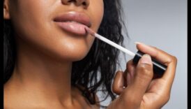 Επιλέγοντας το σωστό Lip Gloss: Διαφανές, φιμέ ή αδιαφανές—Ποιο φινίρισμα είναι κατάλληλο για εσάς;